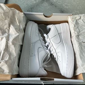 White Nike Air Force 1 NIB size 4Y.
